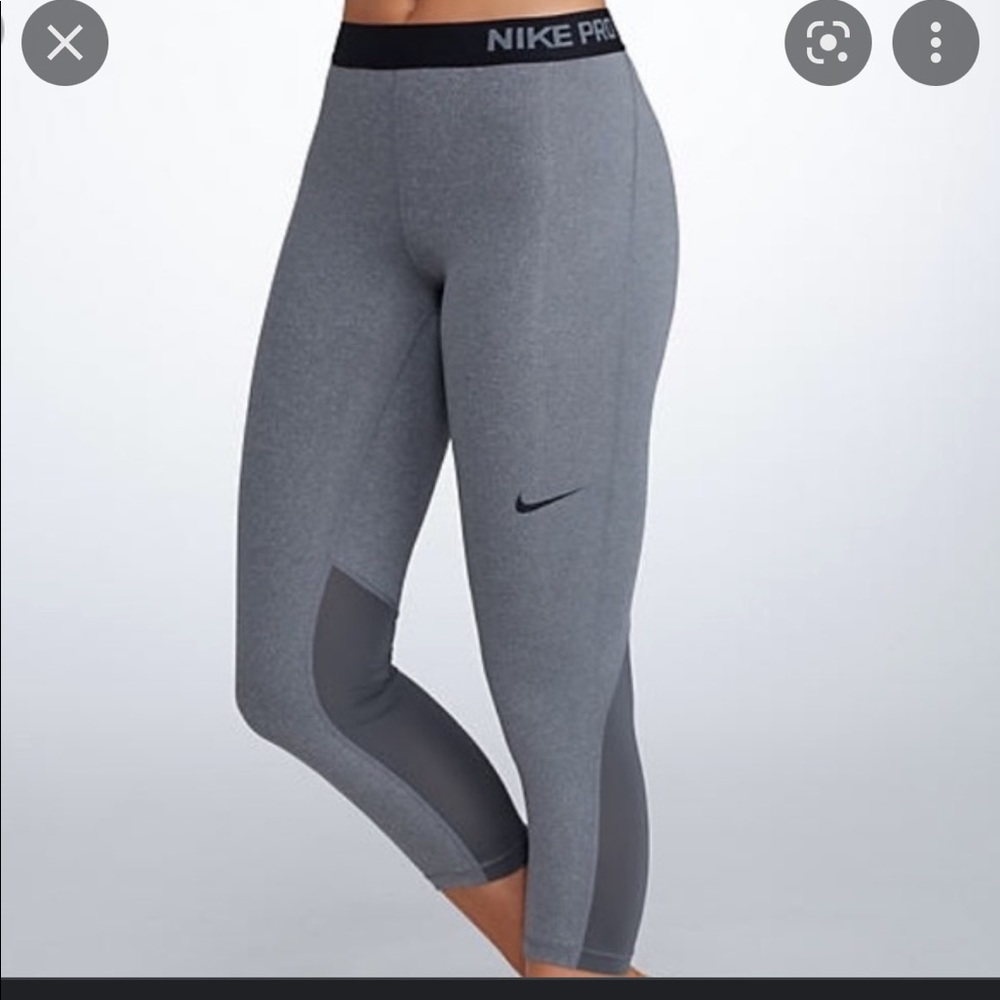 Gray Nike pro Capri legging